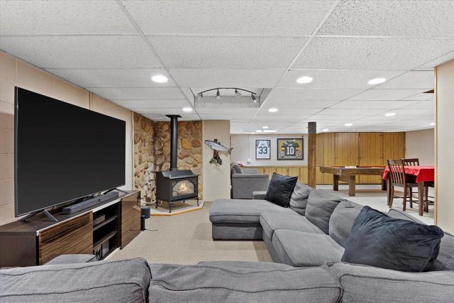 6196 N River Trail DRIVE, Milwaukee, WI 53225