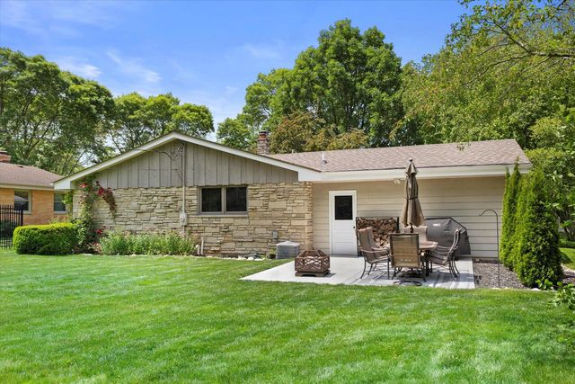 6196 N River Trail DRIVE, Milwaukee, WI 53225