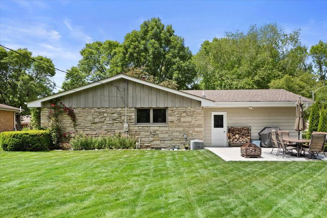 6196 N River Trail DRIVE, Milwaukee, WI 53225