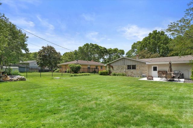 6196 N River Trail DRIVE, Milwaukee, WI 53225