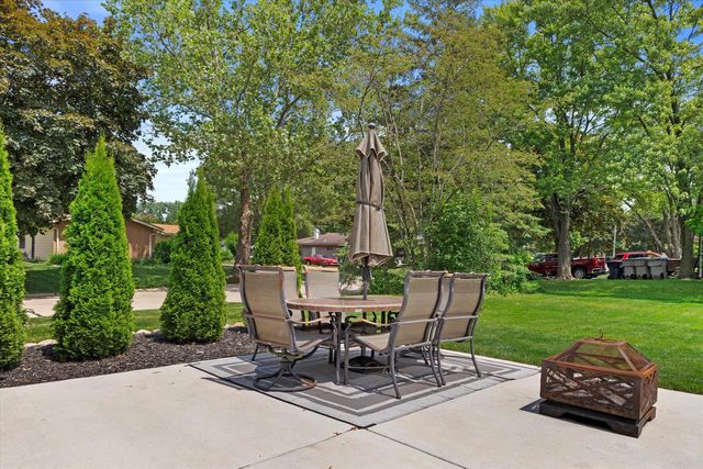 6196 N River Trail DRIVE, Milwaukee, WI 53225