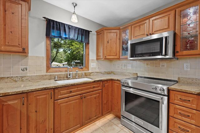 6196 N River Trail DRIVE, Milwaukee, WI 53225