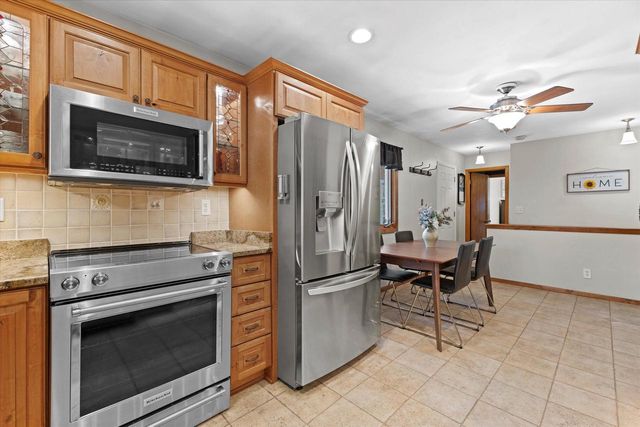6196 N River Trail DRIVE, Milwaukee, WI 53225