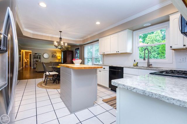 52203 Belle Arbor Drive, Shelby Twp, MI 48316
