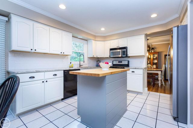 52203 Belle Arbor Drive, Shelby Twp, MI 48316