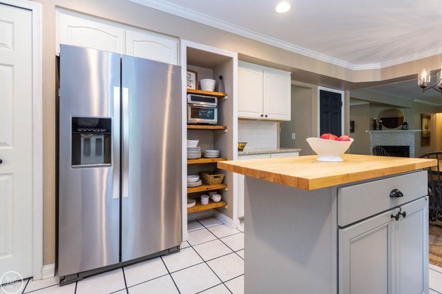 52203 Belle Arbor Drive, Shelby Twp, MI 48316
