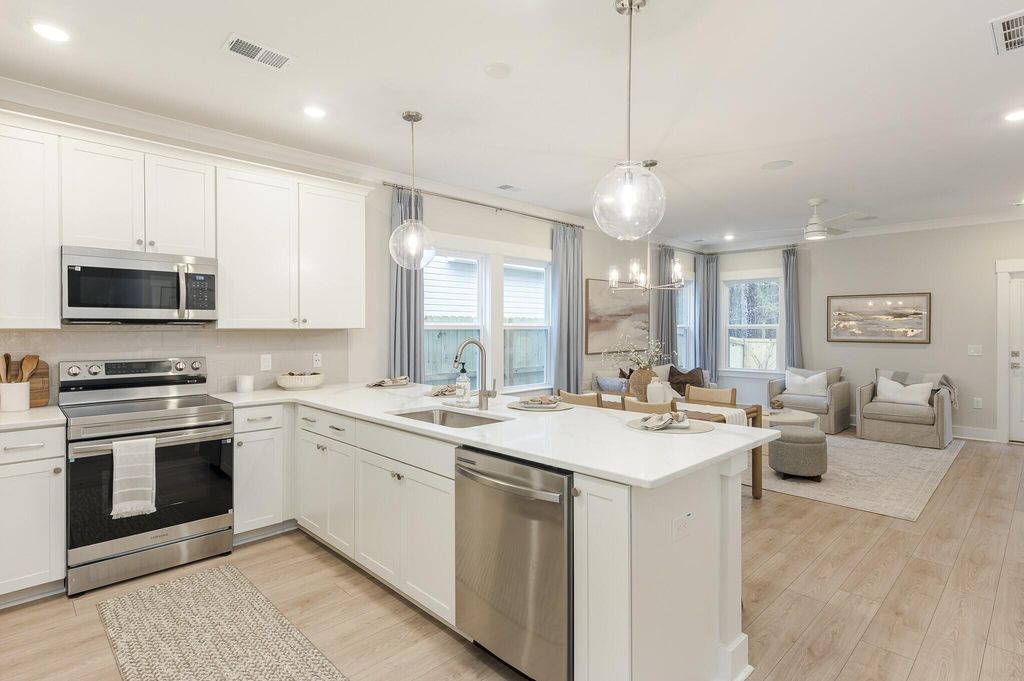 Image 4 of property listing at 5008 Buggs Lane, Summerville, SC 29485