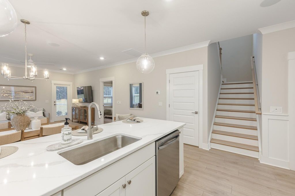 Image 5 of property listing at 5008 Buggs Lane, Summerville, SC 29485
