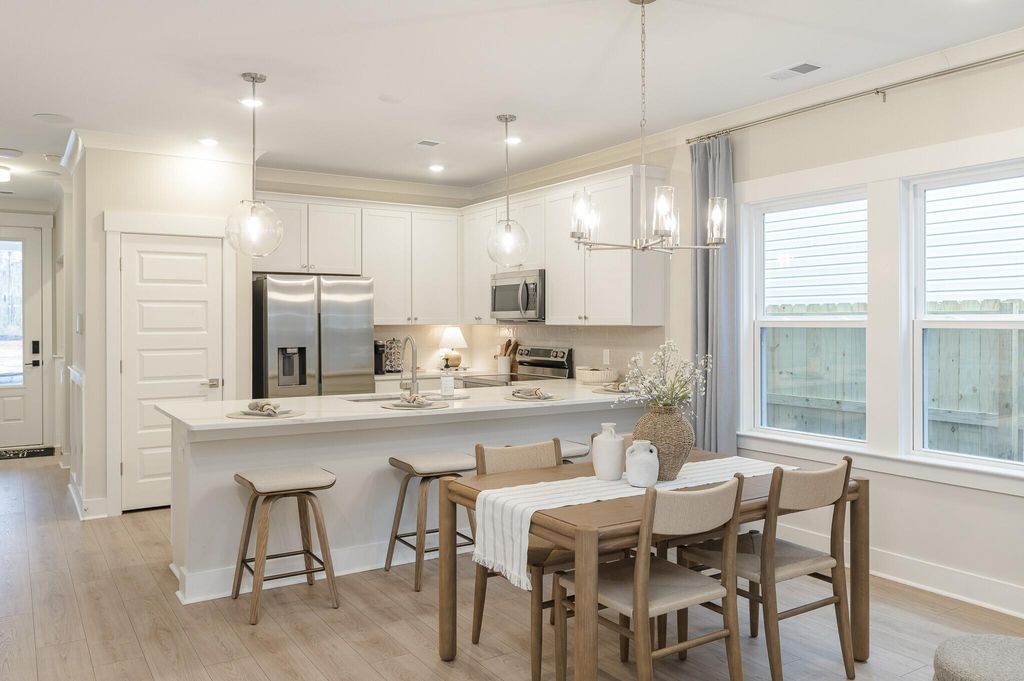 Image 8 of property listing at 5008 Buggs Lane, Summerville, SC 29485