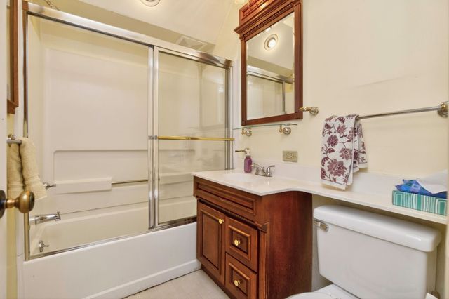 3433 Hillcrest Drive, Des Moines, IA 50310