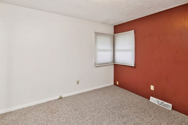 3433 Hillcrest Drive, Des Moines, IA 50310