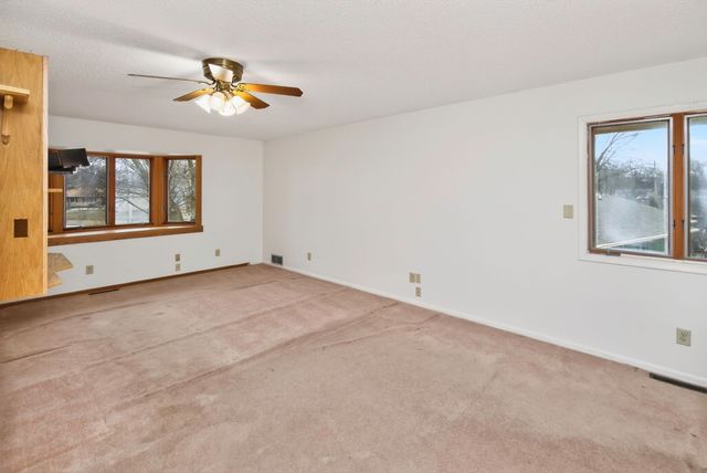 3433 Hillcrest Drive, Des Moines, IA 50310