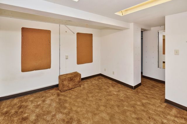 3433 Hillcrest Drive, Des Moines, IA 50310