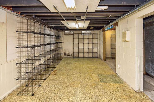 3433 Hillcrest Drive, Des Moines, IA 50310