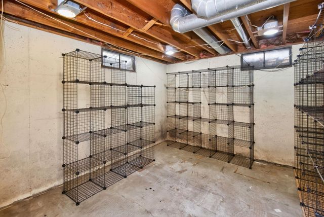 3433 Hillcrest Drive, Des Moines, IA 50310