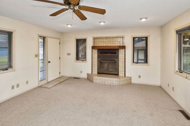 3433 Hillcrest Drive, Des Moines, IA 50310