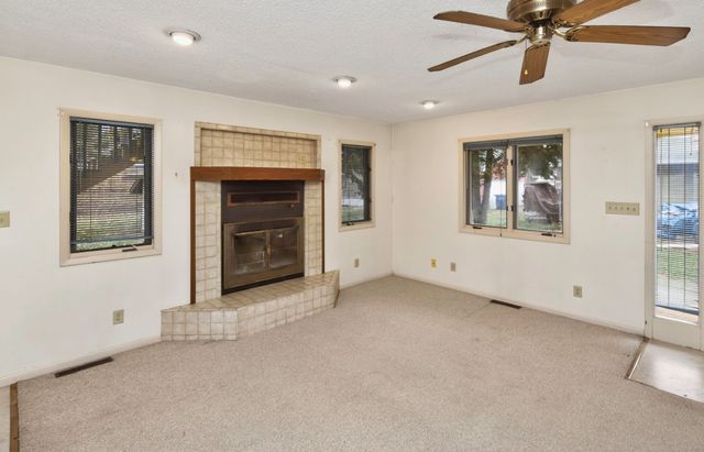 3433 Hillcrest Drive, Des Moines, IA 50310