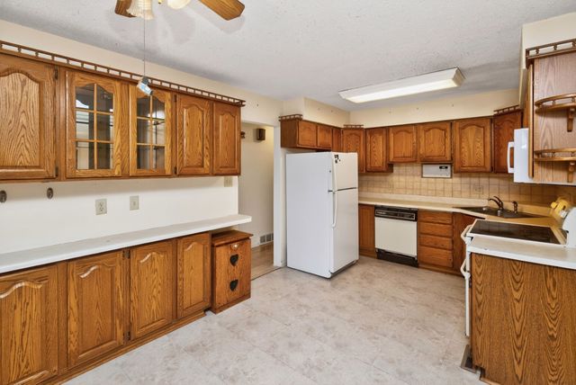 3433 Hillcrest Drive, Des Moines, IA 50310