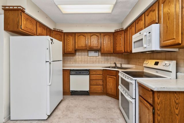 3433 Hillcrest Drive, Des Moines, IA 50310