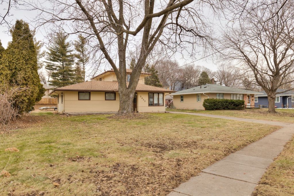 3433 Hillcrest Drive, Des Moines, IA 50310