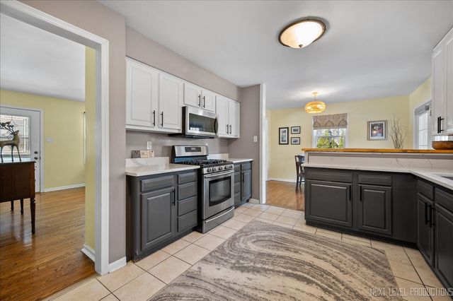 332 Evergreen Drive, Batavia, IL 60510