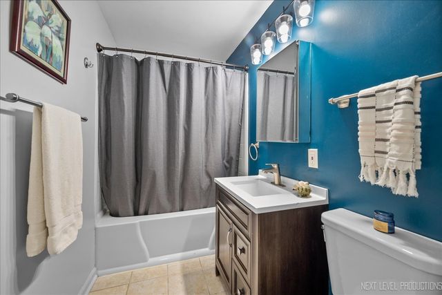 332 Evergreen Drive, Batavia, IL 60510