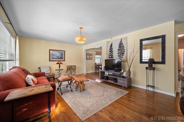 332 Evergreen Drive, Batavia, IL 60510