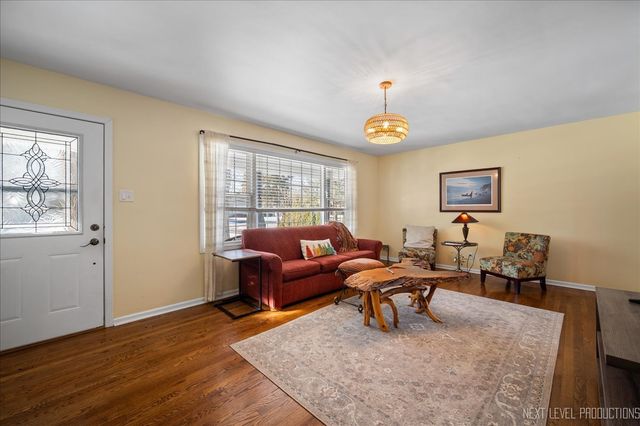 332 Evergreen Drive, Batavia, IL 60510