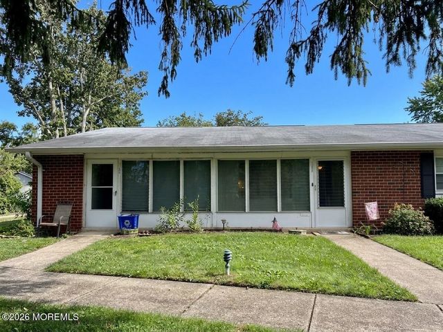 1192B Clydebank Court, Lakewood, NJ 08701