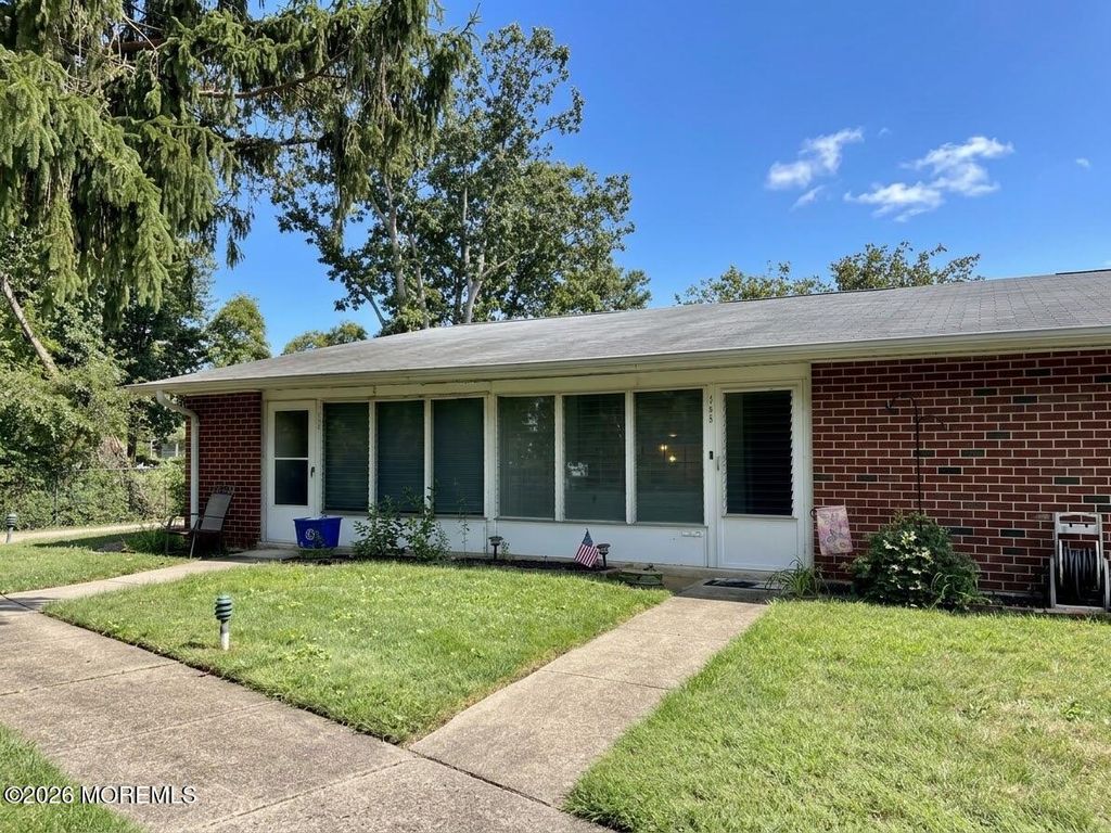 1192B Clydebank Court, Lakewood, NJ 08701