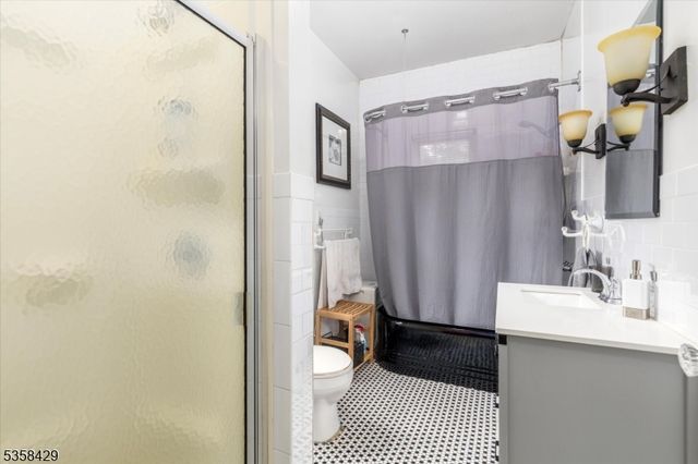 460 Brook Ave, Passaic City, NJ 07055