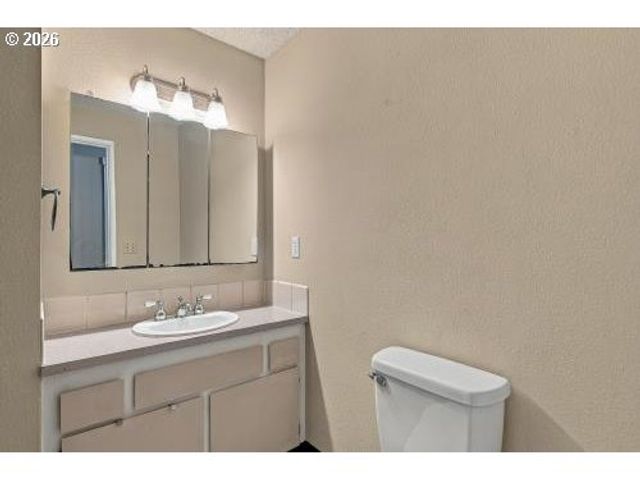 230 MAYFAIR Dr, St Helens, OR 97051
