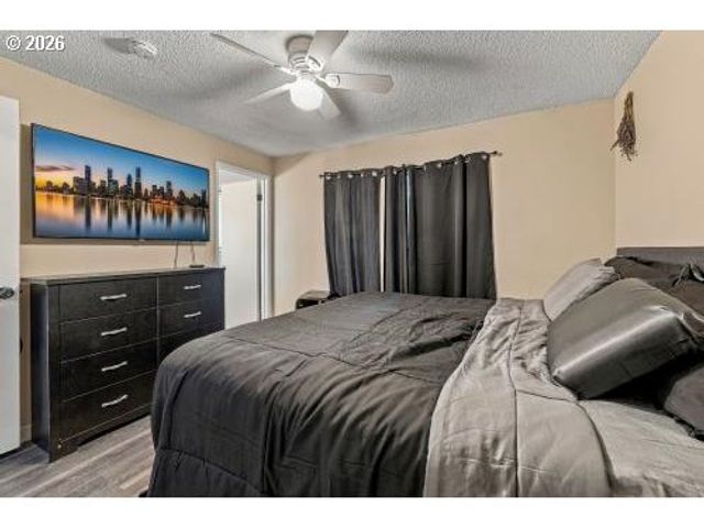 230 MAYFAIR Dr, St Helens, OR 97051