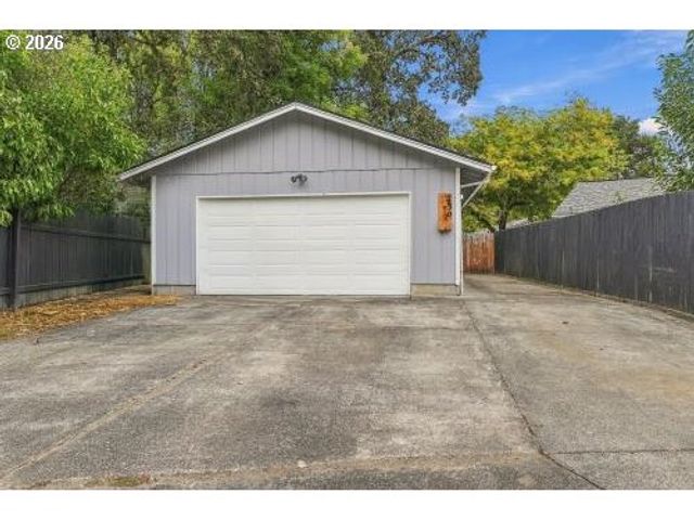 230 MAYFAIR Dr, St Helens, OR 97051