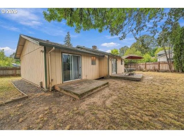 230 MAYFAIR Dr, St Helens, OR 97051