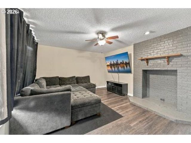 230 MAYFAIR Dr, St Helens, OR 97051