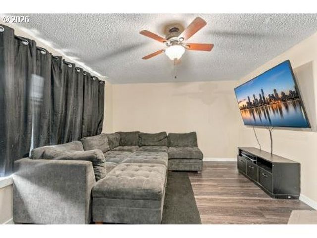 230 MAYFAIR Dr, St Helens, OR 97051