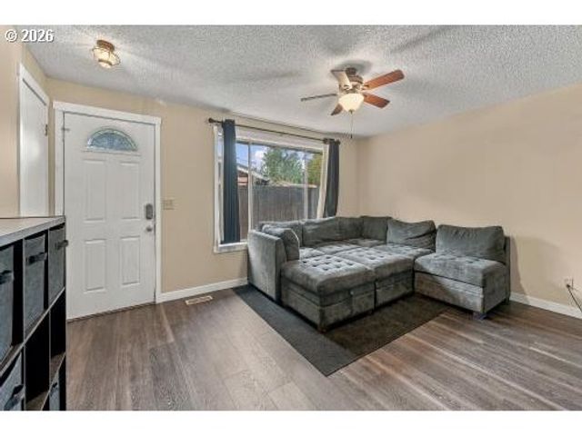 230 MAYFAIR Dr, St Helens, OR 97051