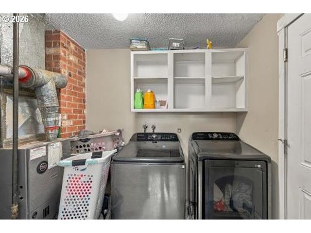 230 MAYFAIR Dr, St Helens, OR 97051