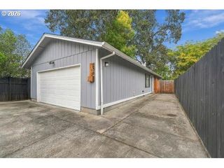 230 MAYFAIR Dr, St Helens, OR 97051