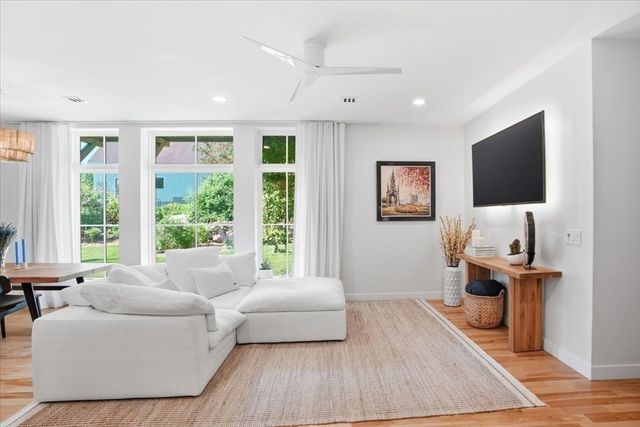 108 Kilby St, Hingham, MA 02043
