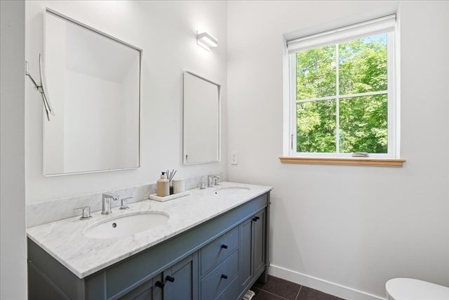 108 Kilby St, Hingham, MA 02043