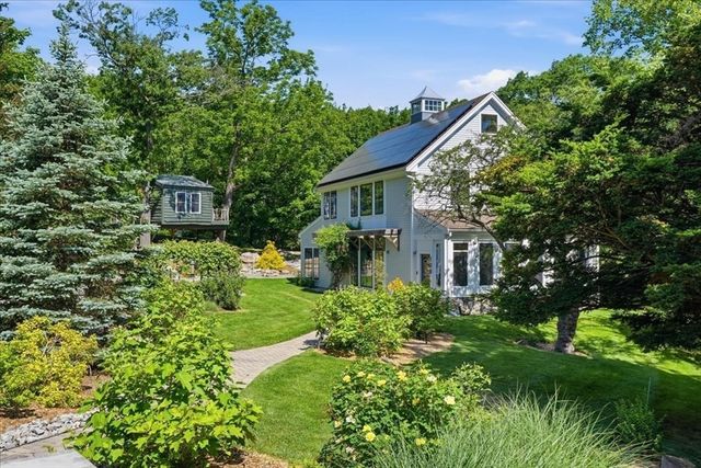 108 Kilby St, Hingham, MA 02043
