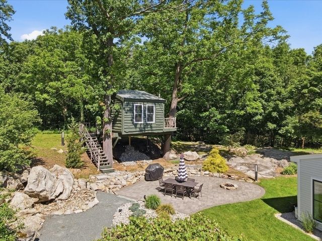 108 Kilby St, Hingham, MA 02043