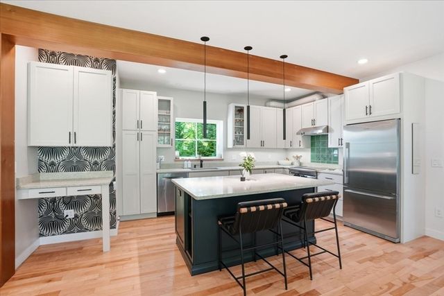 108 Kilby St, Hingham, MA 02043