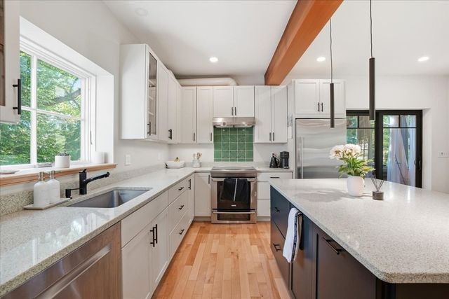 108 Kilby St, Hingham, MA 02043