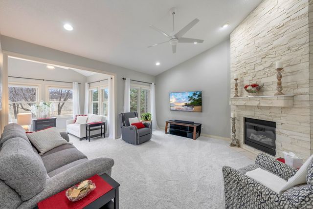 8932 Stonepointe Lane, Johnston, IA 50131