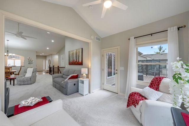 8932 Stonepointe Lane, Johnston, IA 50131