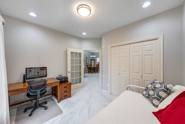 8932 Stonepointe Lane, Johnston, IA 50131