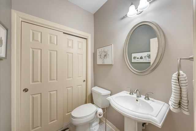 8932 Stonepointe Lane, Johnston, IA 50131